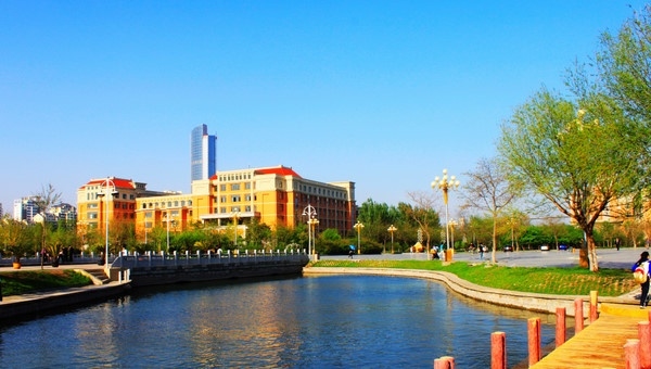 渤海大学
